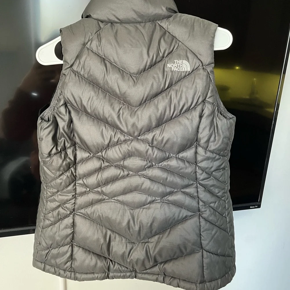 NORTH FACE PUFFY VEST - Picture 3 of 7